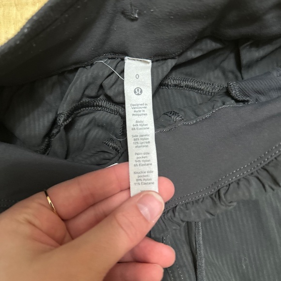 Lululemon Jogger size 0 - Picture 2 of 3